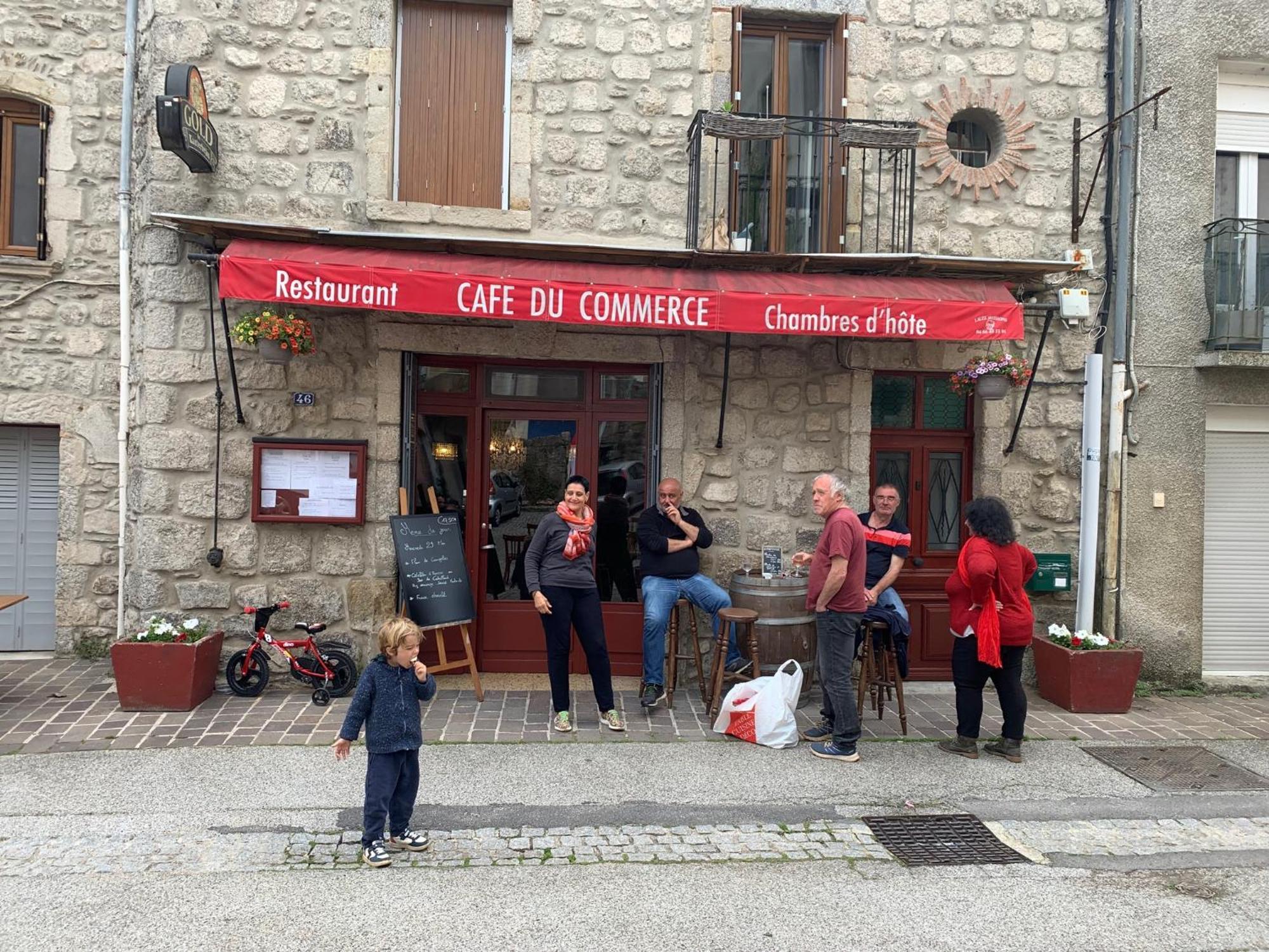 Cafe Du Commerce Genolhac Ngoại thất bức ảnh